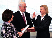 Mary Schapiro is sworn in as new SEC Chairman